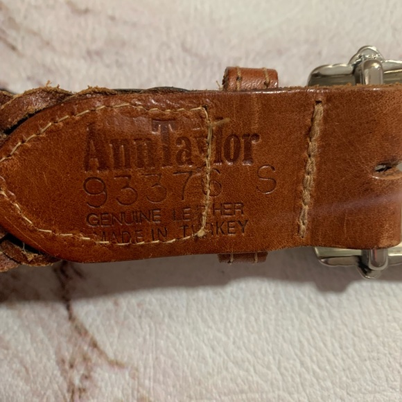 ANN TAYLOR WOMENS SMALL BELT BROWN GENUINE LEATHER SILVER BUCKLE. - Picture 5 of 5